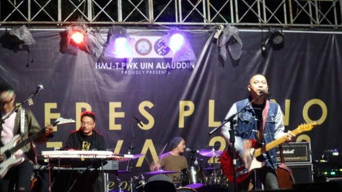 Gambar Malam Puncak CPF, HMJ PWK Undang The Rain Band